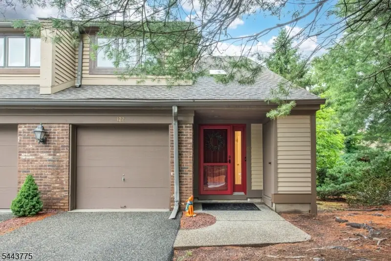 122 Macleish Ct, Mahwah, NJ 07430 - #2