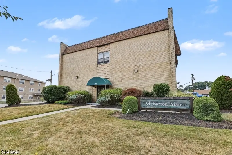 300 W Munsell Ave Cc5, Linden, NJ 07036 - #2