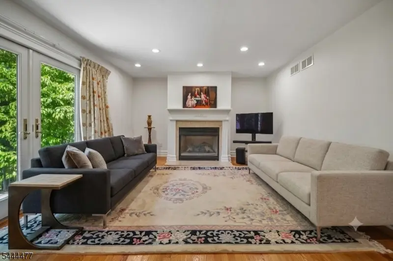 24 Rippling Brook Dr, Millburn, NJ 07078 - #3