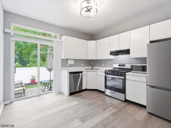 4 Derby St, East Orange City, NJ 07018