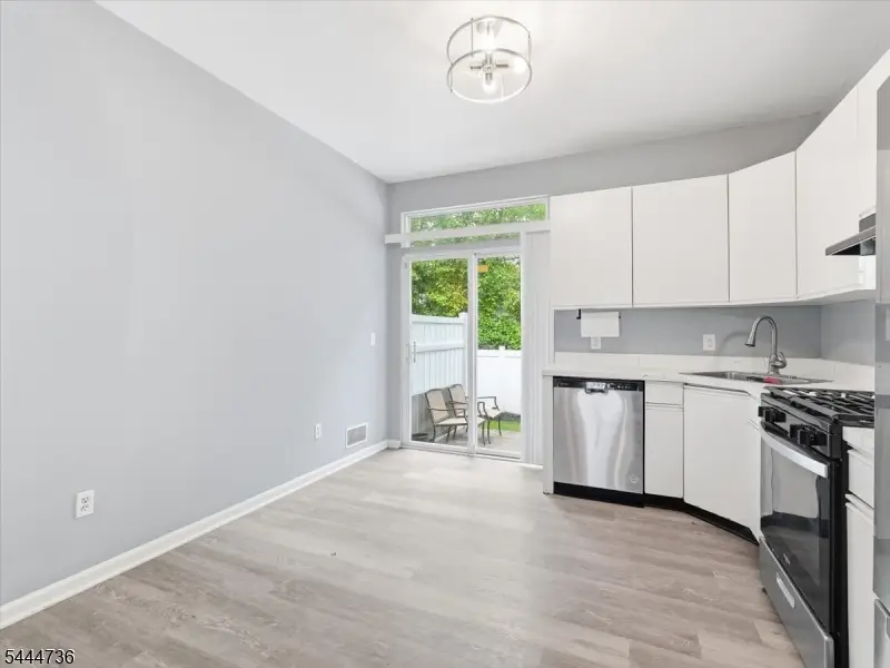 4 Derby St, East Orange, NJ 07018 - #3