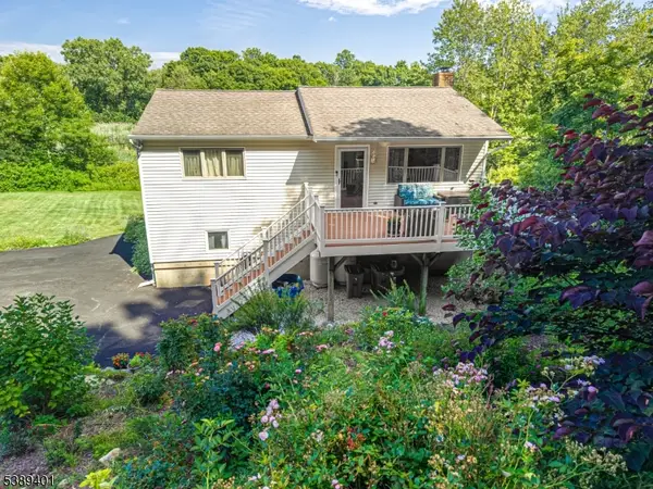 8 Pond Dr, Vernon Twp., NJ 07462