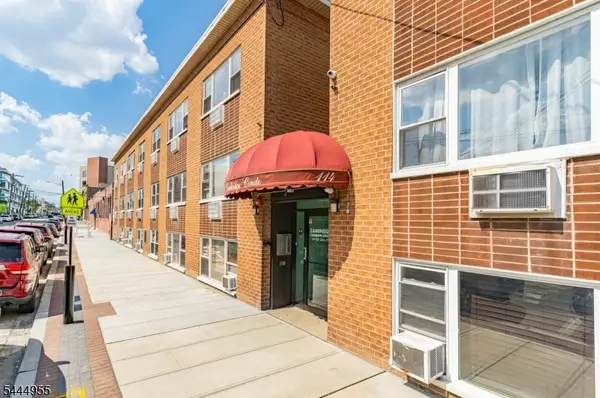 120 32nd St #3P, Union City, NJ 07087