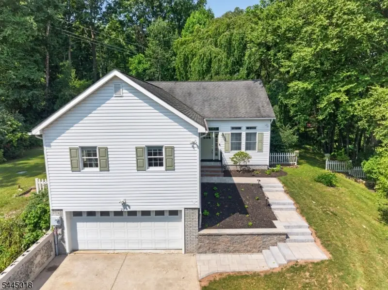 23 Blueberry Hl, Glen Gardner, NJ 08826 - #2