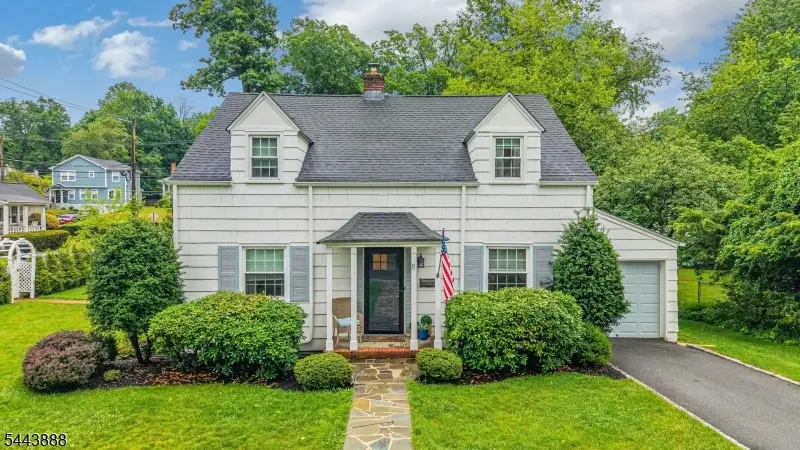 11 Manor Rd, Verona, NJ 07044 - #1