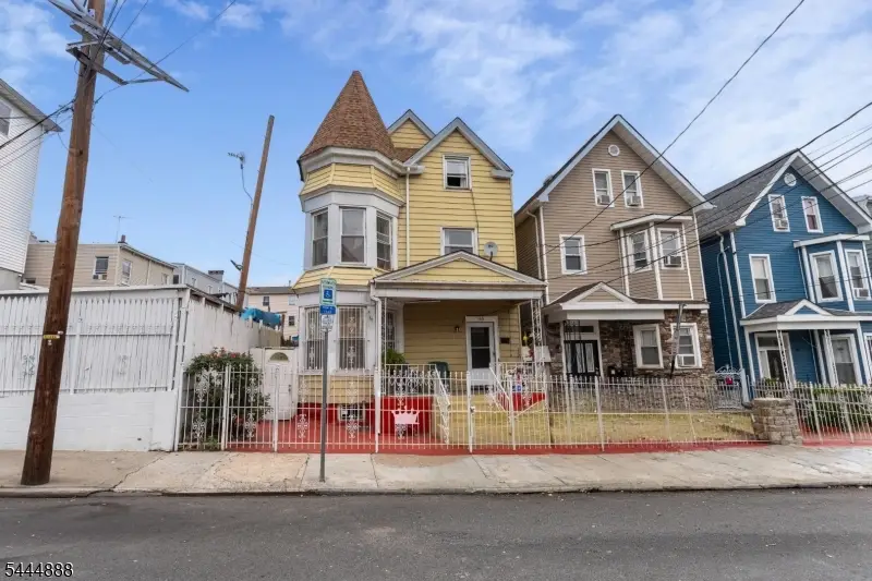 65 Taylor St, Newark, NJ 07104 - #1