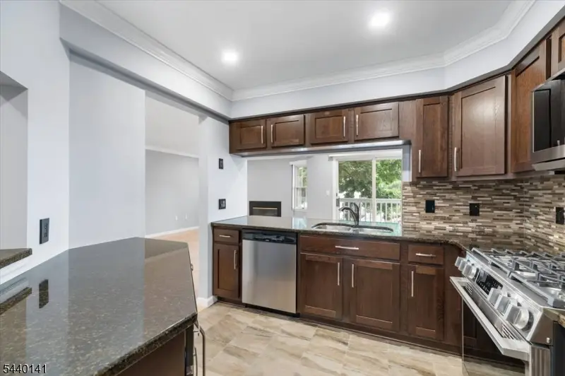 37 Amethyst Ln, Paterson, NJ 07501 - #1