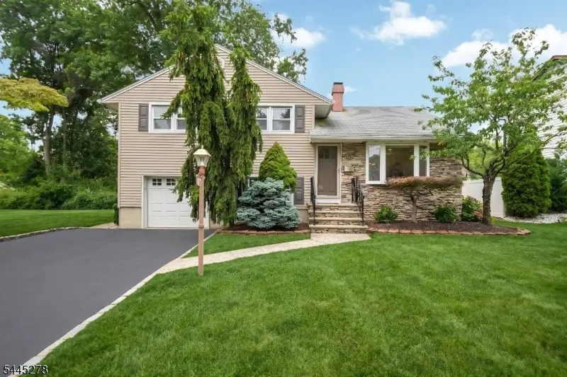 20 Glenwood Ter, Clark, NJ 07066 - #1
