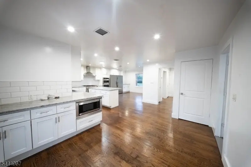 51 Greenwich Dr, Bergenfield, NJ 07621 - #3