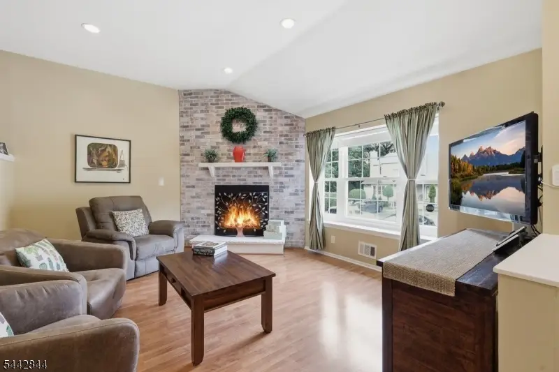 138 Sunnyvale Ct, Franklin, NJ 08873 - #3