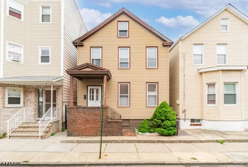 8 Lincoln Ave, Kearny, NJ 07032 - #1