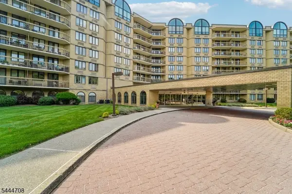 10 Smith Manor Blvd #424, West Orange Twp., NJ 07052