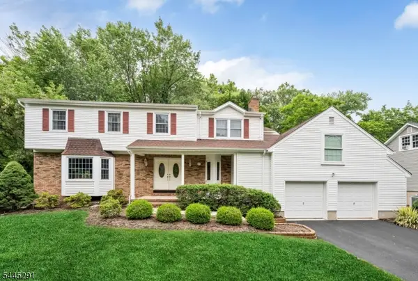 27 Cobblestone Ln, Ramsey Boro, NJ 07446