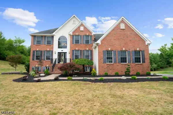 15 Providence Dr, Raritan Twp., NJ 08822