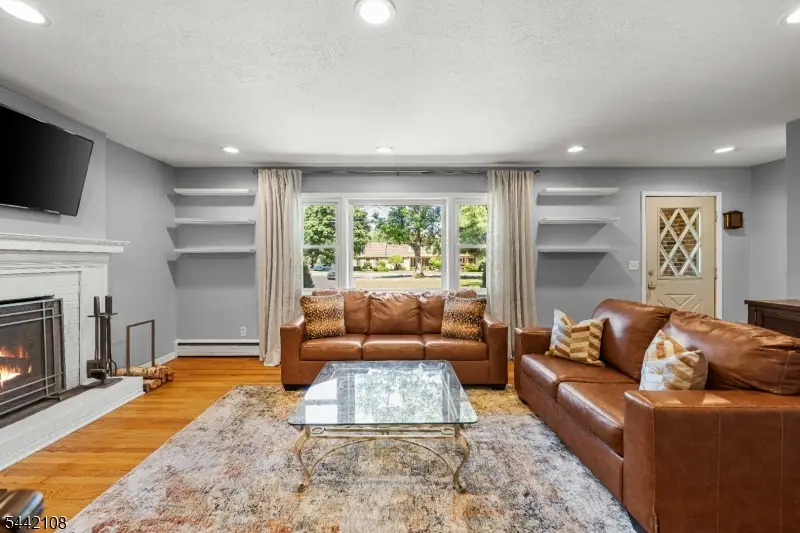 37 Barley Sheaf Rd, Raritan, NJ 08822 - #3