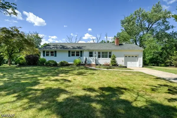 34 Lindstrom Dr, Hillsborough Twp., NJ 08844