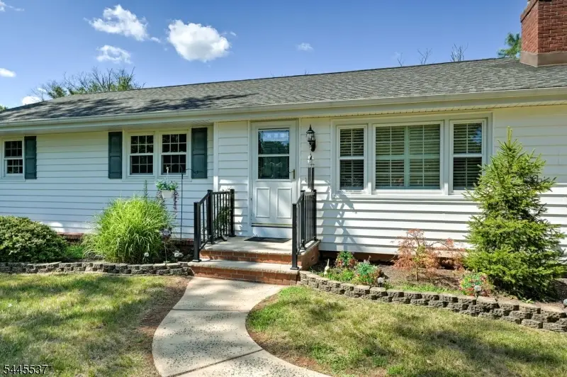 34 Lindstrom Dr, Hillsborough, NJ 08844 - #2