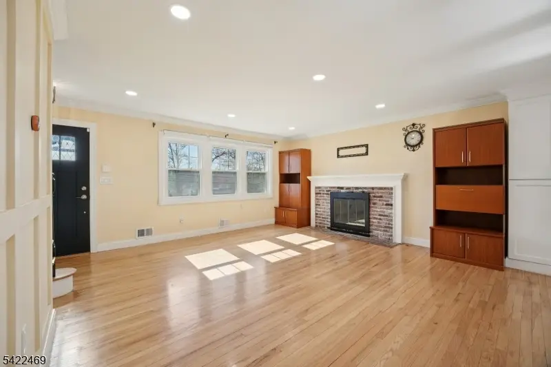 59 Oakwood Dr, Packanack Lake, NJ 07470 - #3