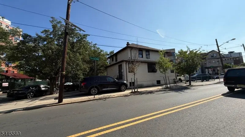 659 New Point Rd, Elizabeth, NJ 07206 - #2