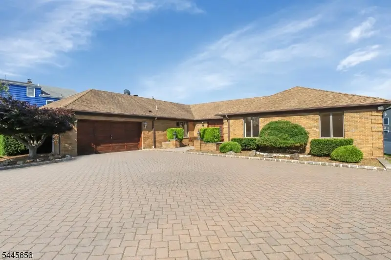 733 1st St, Lyndhurst, NJ 07071 - #1
