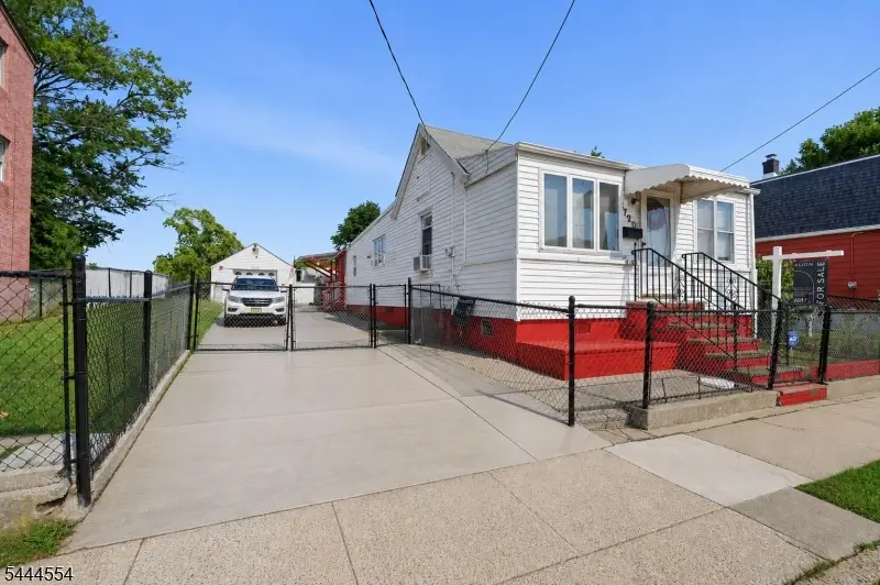 720 Mary St, Perth Amboy, NJ 08861 - #1