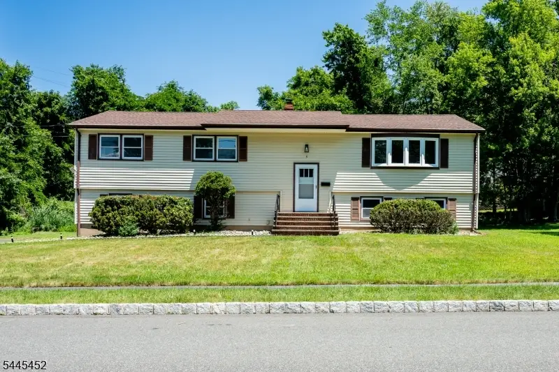 5 Crossbrook Ln, West Caldwell, NJ 07006 - #1