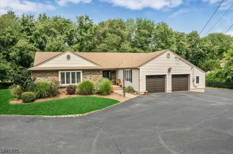 6 East St, Wanaque, NJ 07465 - #1