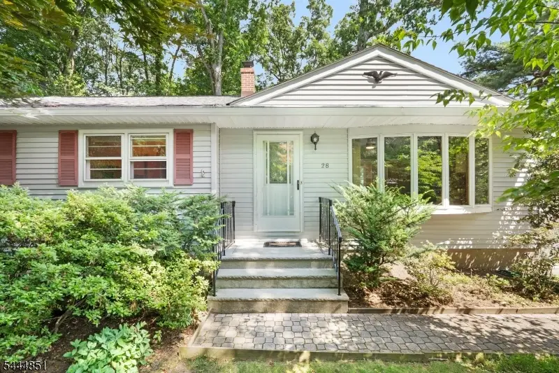 28 Southard Pl, Basking Ridge, NJ 07920 - #1