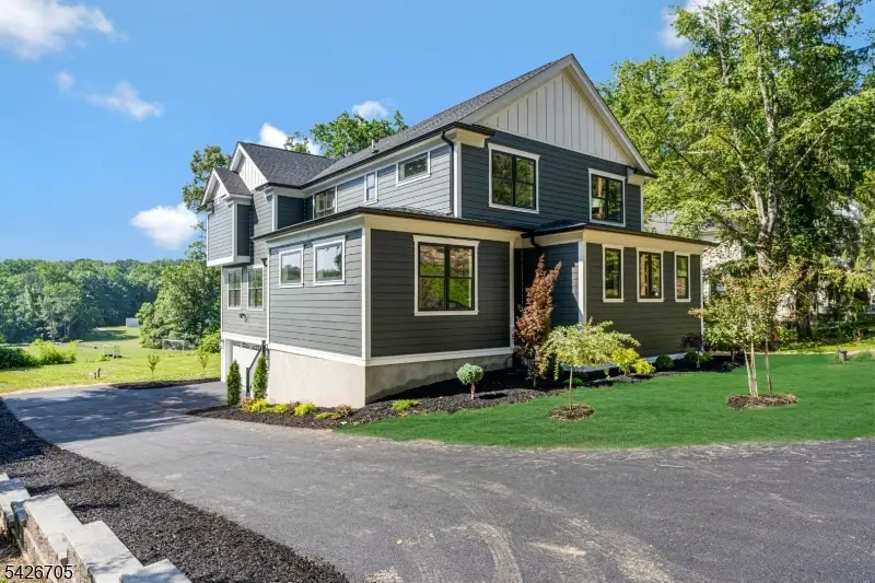 107 Chestnut Ave, Bernardsville, NJ 07924 - #1