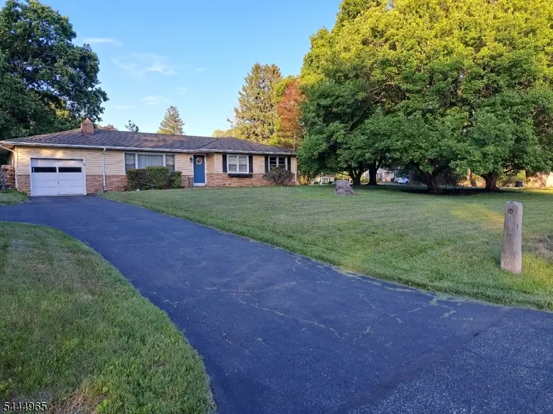 3 Meadow Brook Rd, Raritan, NJ 08822 - #1