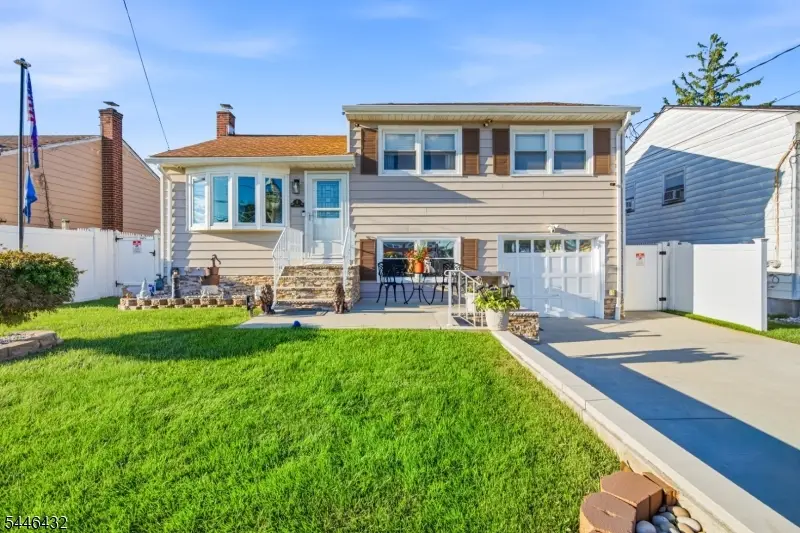 8 Oak St, Carteret, NJ 07008 - #1