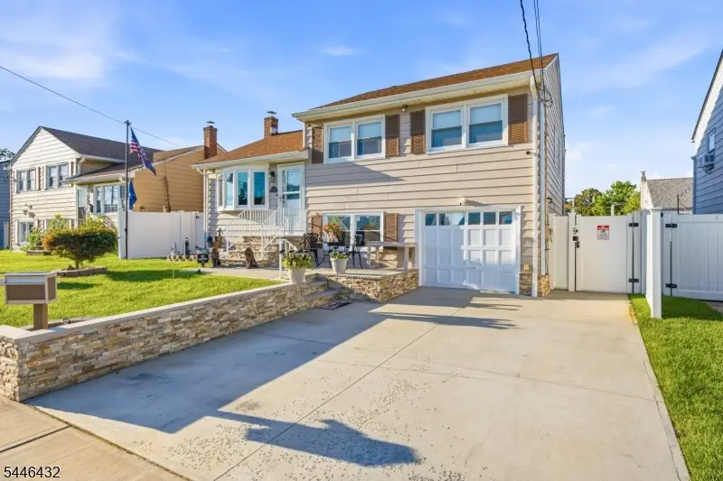 8 Oak St, Carteret, NJ 07008 - #2