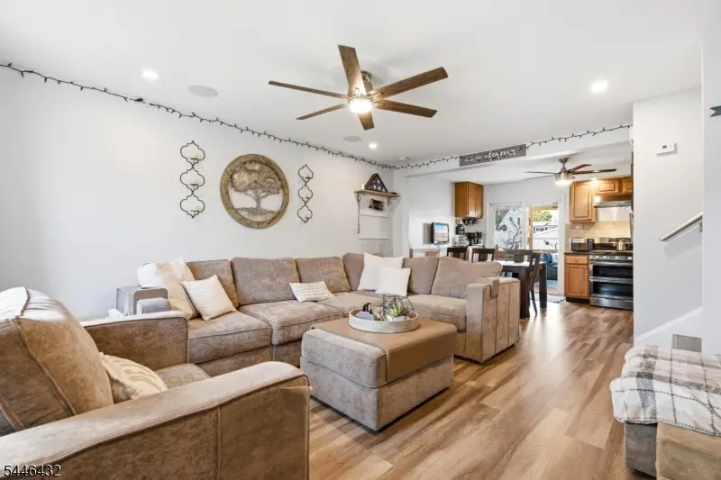 8 Oak St, Carteret, NJ 07008 - #3