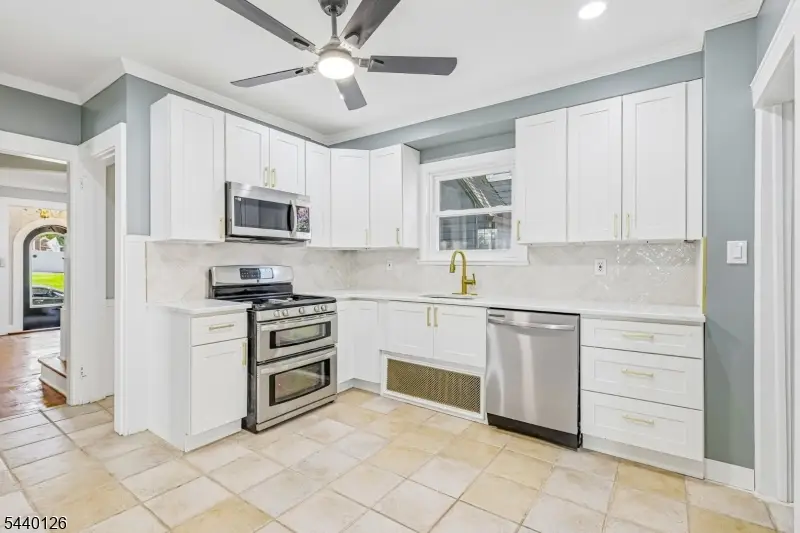 423 E Lincoln Ave, Roselle Park, NJ 07204 - #3