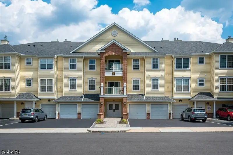 2104 Avery Ct #2104, Franklin, NJ 08873 - #3