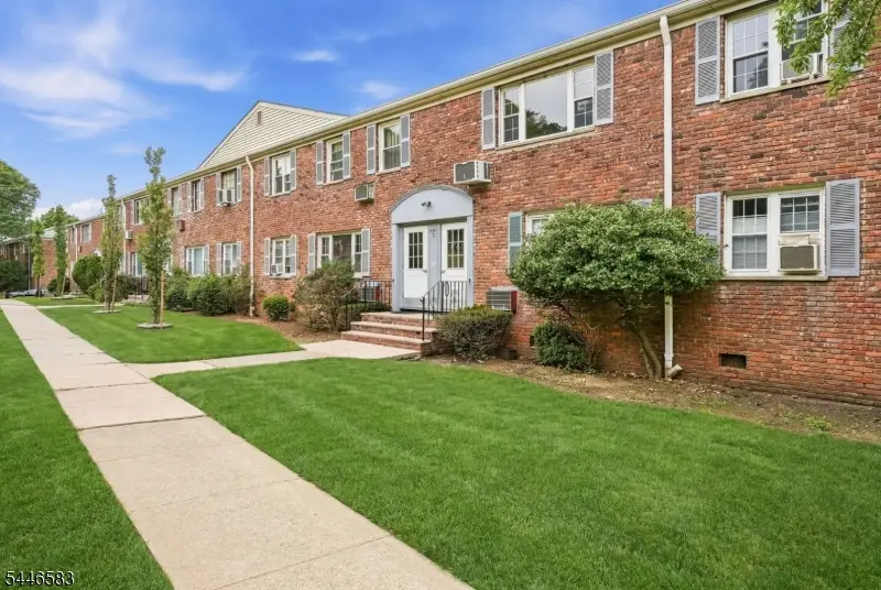 16 Wedgewood Dr, Verona, NJ 07044 - #2
