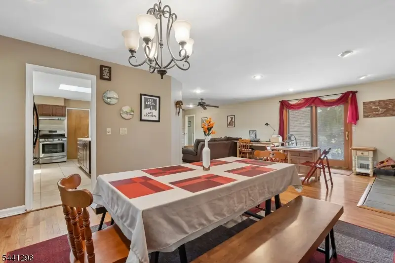 28 Warwick Cir, Springfield, NJ 07081 - #3