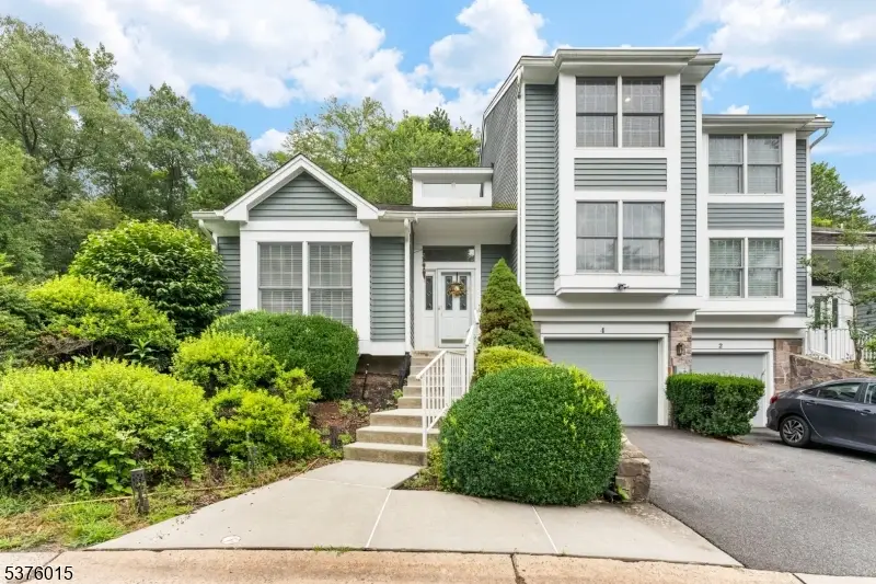 4 Brightwood Ln, The Hills, NJ 07921 - #1