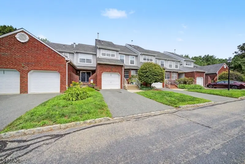1404 Moonlight Ct, Washington, NJ 07840 - #1