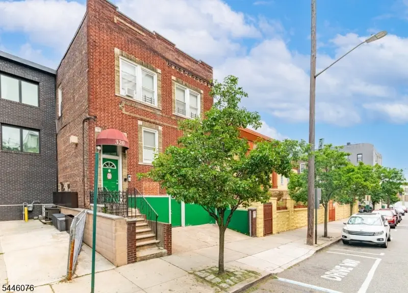 320 7th St, Union City, NJ 07087 - #3