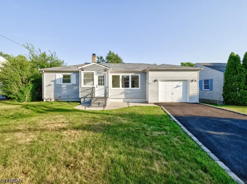 271 Valley Rd, Clark, NJ 07066 - #1