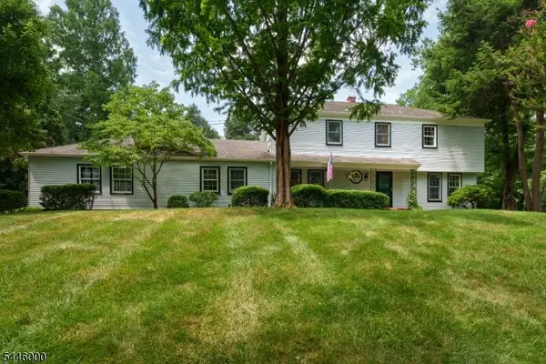 30 Montgomery Ave, Rocky Hill Boro, NJ 08553