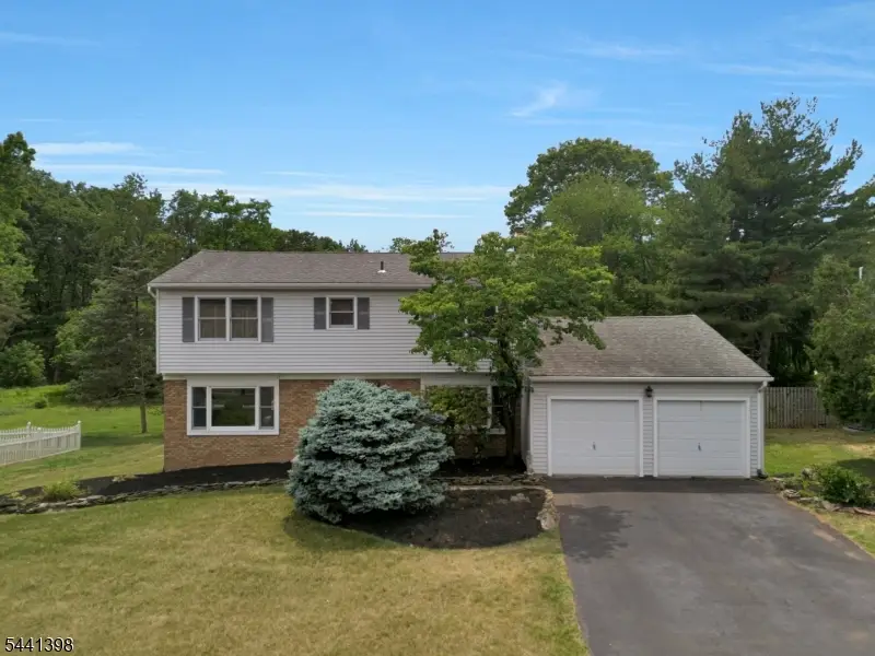 19 Renfro Rd, Somerset, NJ 08873 - #1