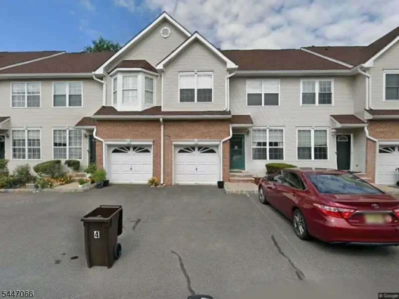 4 Reins Ct, Franklin, NJ 08873 - #1