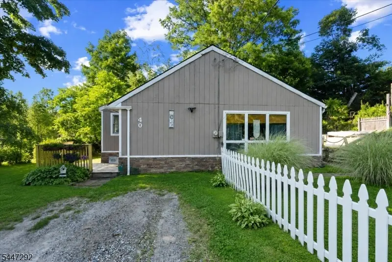 40 Glenridge Rd, Upper Greenwood Lake, NJ 07421 - #1