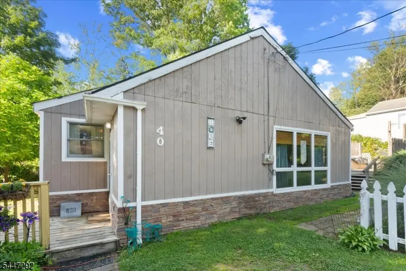 40 Glenridge Rd, Upper Greenwood Lake, NJ 07421 - #2
