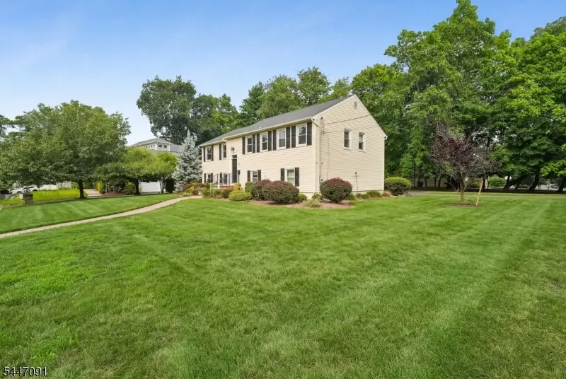 4 Elkin Dr, Livingston, NJ 07039 - #3
