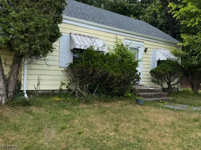 304 Goffle Rd, Hawthorne, NJ 07506 - #1