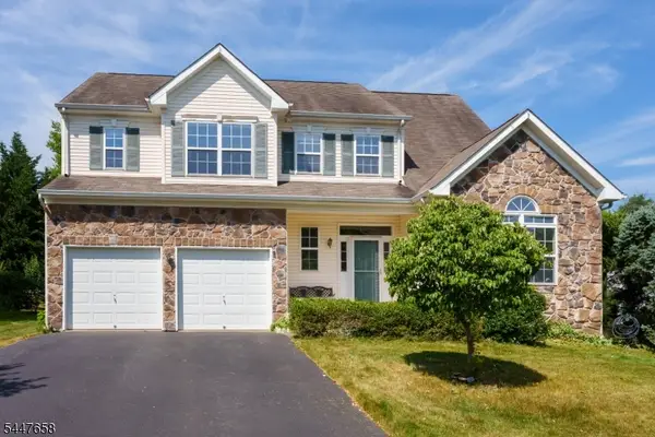 2 Pickering Cir, Montgomery Twp., NJ 08540