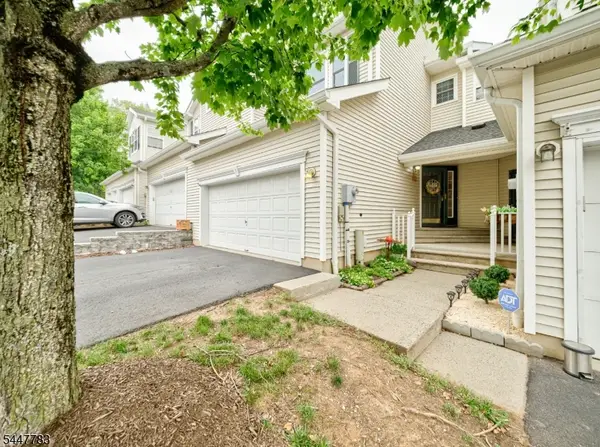 7 Old Orchard Ct, Clinton Town, NJ 08809